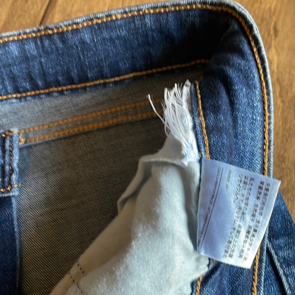 Woman’s Levi’s - Picture 6 of 6